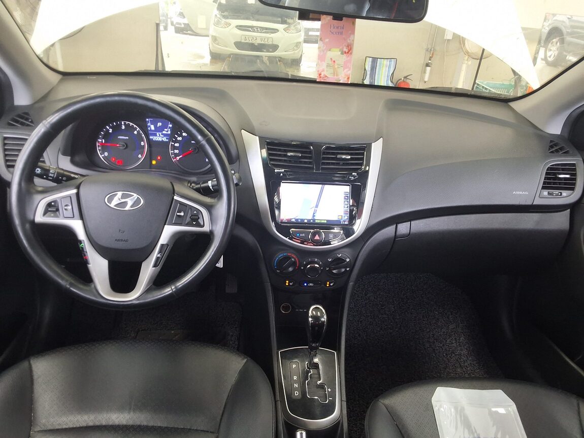 HYUNDAI NEW ACCENT 1.6 VGT MODERN 2014 - zdjęcie 11