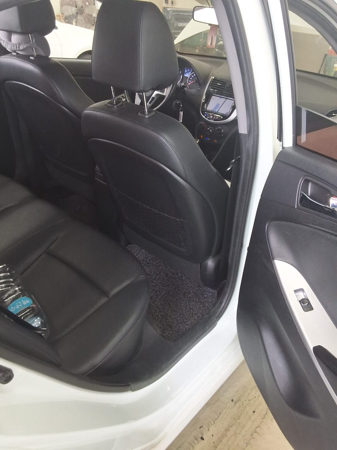 HYUNDAI NEW ACCENT 1.6 VGT MODERN 2014 - zdjęcie 13