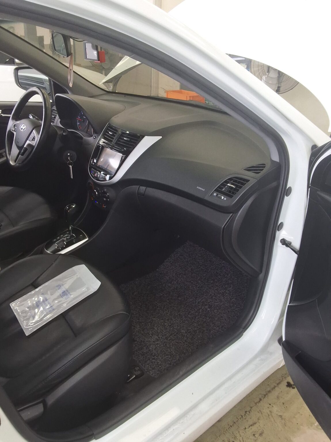 HYUNDAI NEW ACCENT 1.6 VGT MODERN 2014 - zdjęcie 14