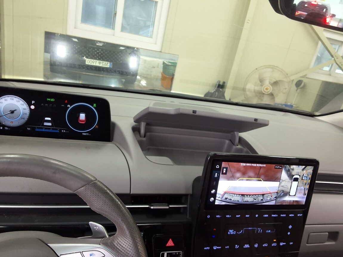HYUNDAI STARIA 2.2 DIESEL LOUNGE 9-SEATER 4WD INSPIRATION 2022 - zdjęcie 25