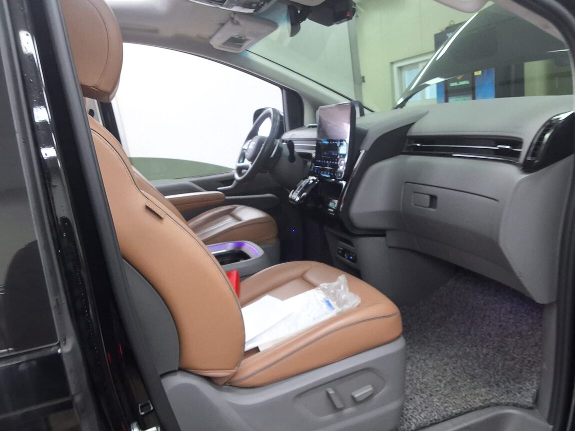HYUNDAI STARIA 2.2 DIESEL LOUNGE 9-SEATER 4WD INSPIRATION 2022 - zdjęcie 15