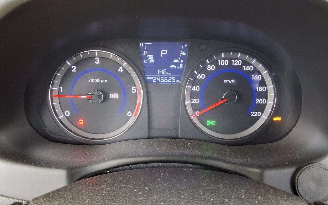 HYUNDAI NEW ACCENT 1.6 VGT SMART 2014 - zdjęcie 9