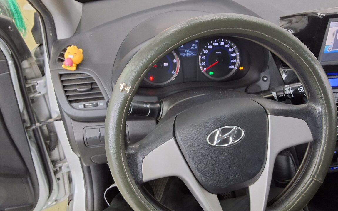 HYUNDAI NEW ACCENT 1.6 VGT SMART 2014 - zdjęcie 17