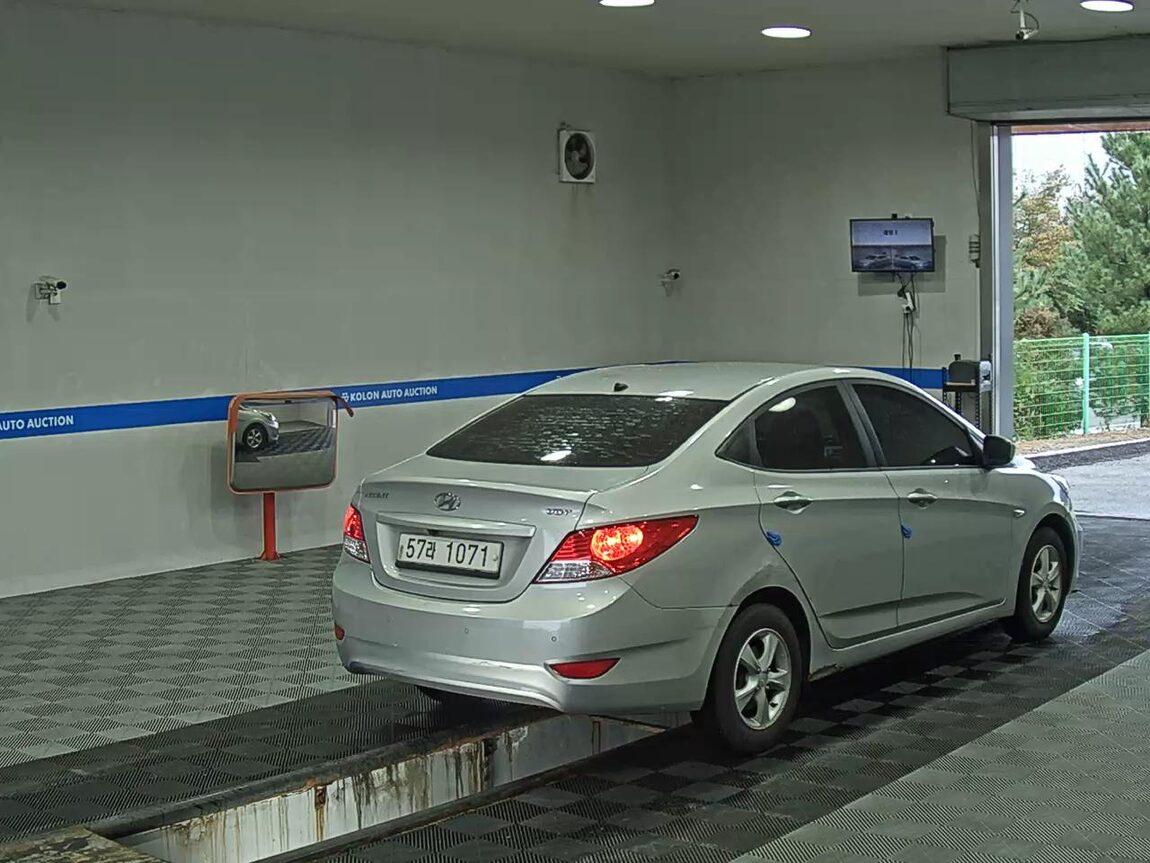 HYUNDAI NEW ACCENT 1.6 VGT SMART 2014 - zdjęcie 5