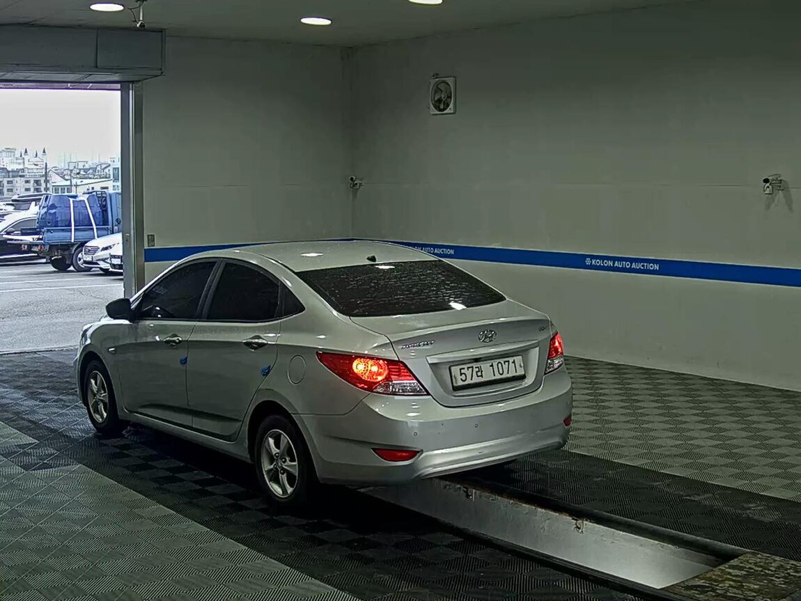 HYUNDAI NEW ACCENT 1.6 VGT SMART 2014 - zdjęcie 6