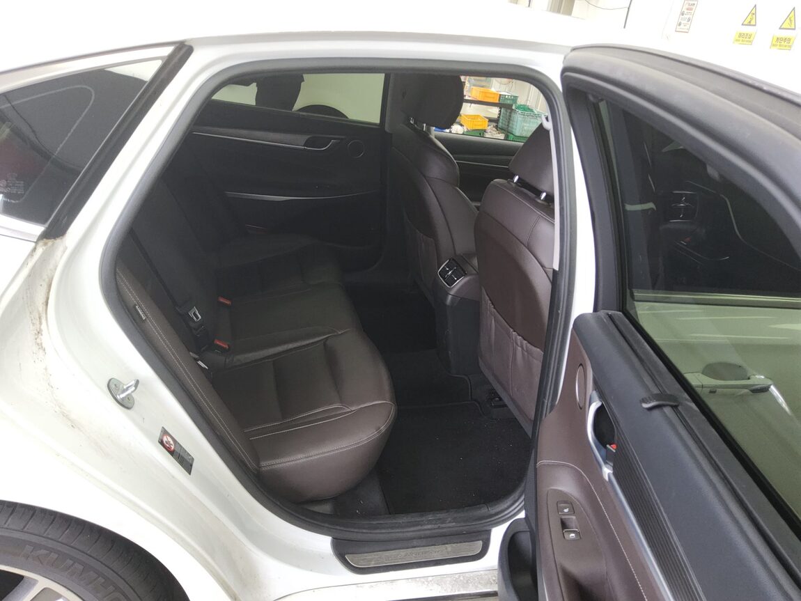 HYUNDAI GRANDEUR IG HYBRID 2.4 HEV EXCLUSIVE SPECIAL 2018 - zdjęcie 13