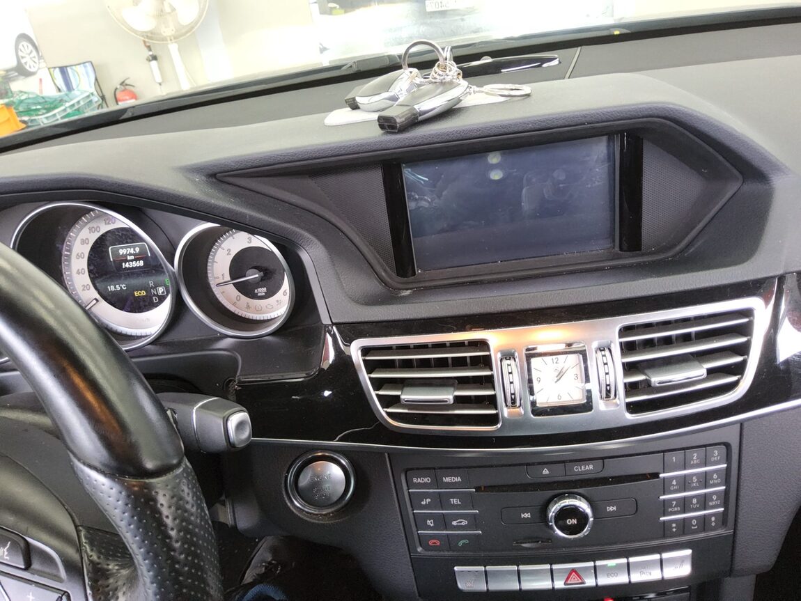 MERCEDES-BENZ E-CLASS (4TH GEN) E220 CDI BLUETEC AVANTGARDE 2016 - zdjęcie 17