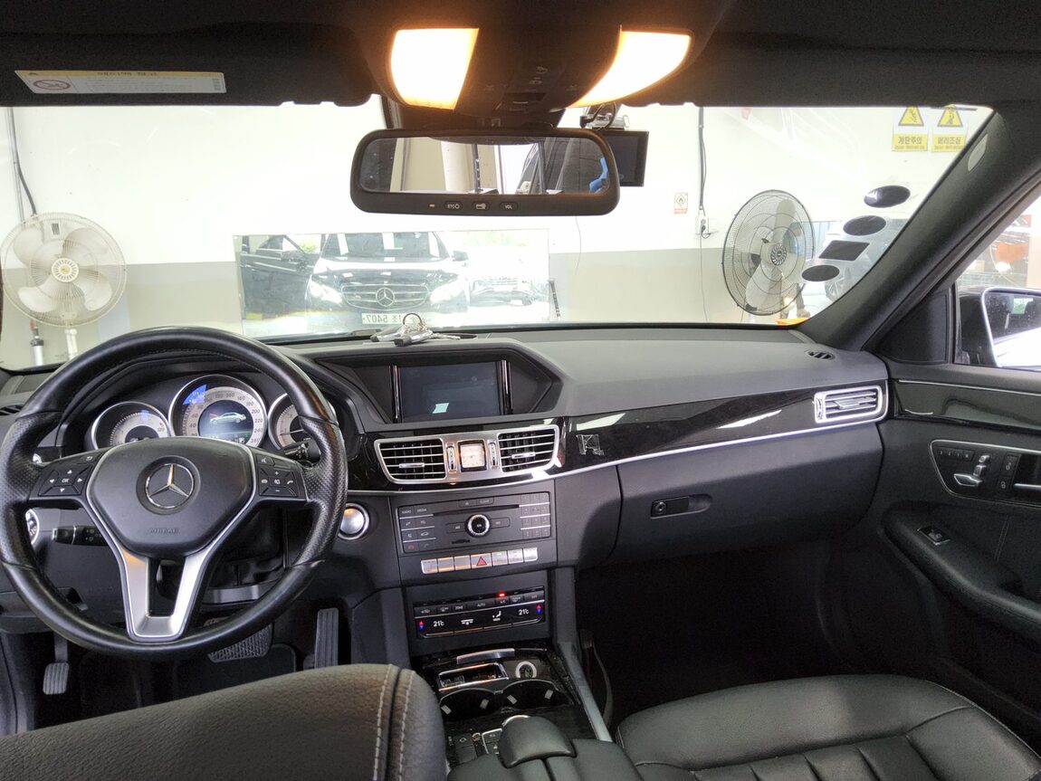 MERCEDES-BENZ E-CLASS (4TH GEN) E220 CDI BLUETEC AVANTGARDE 2016 - zdjęcie 11