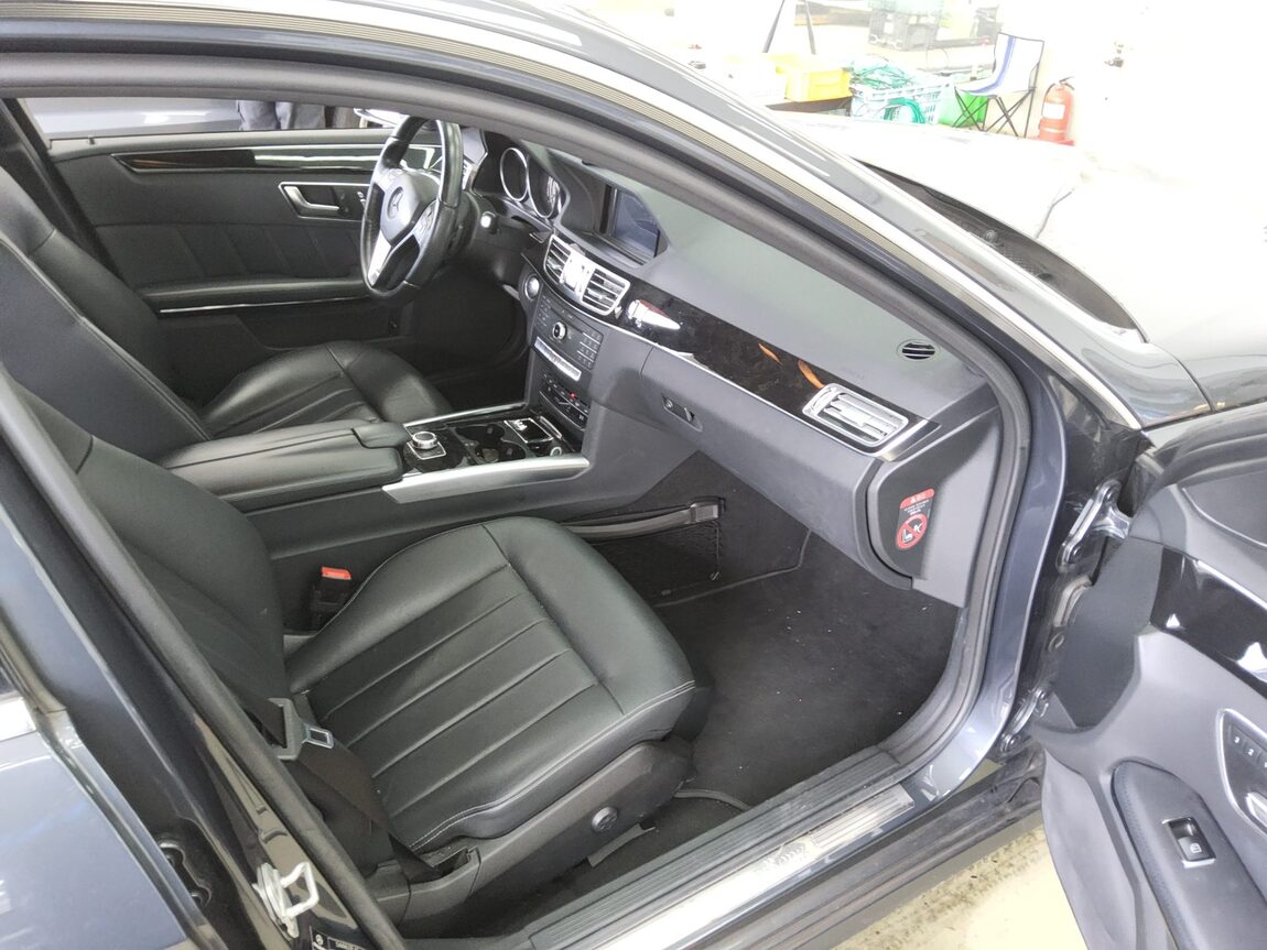 MERCEDES-BENZ E-CLASS (4TH GEN) E220 CDI BLUETEC AVANTGARDE 2016 - zdjęcie 14