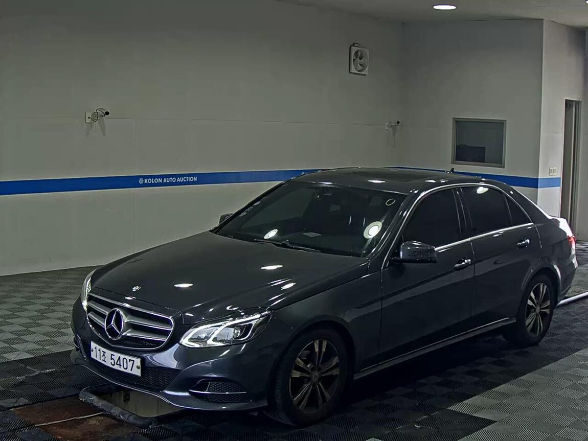 MERCEDES-BENZ E-CLASS (4TH GEN) E220 CDI BLUETEC AVANTGARDE 2016 - zdjęcie 2