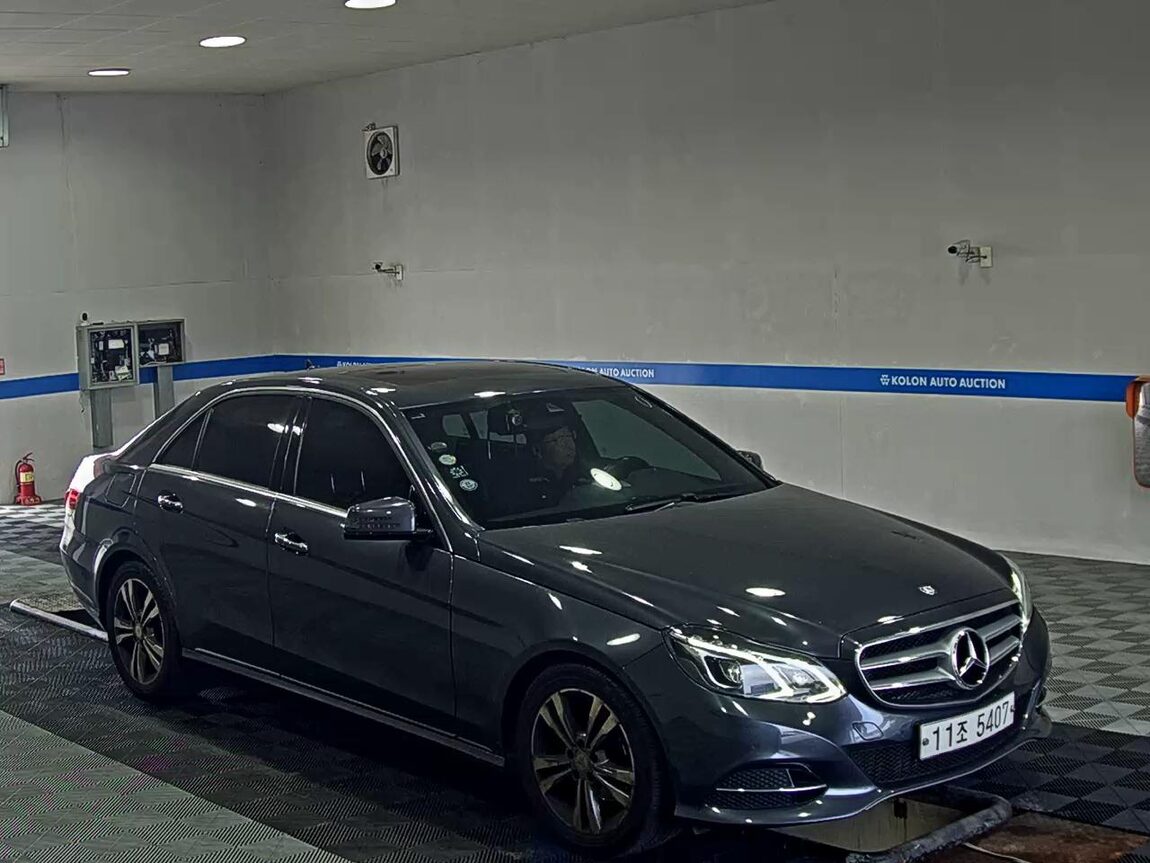 MERCEDES-BENZ E-CLASS (4TH GEN) E220 CDI BLUETEC AVANTGARDE 2016 - zdjęcie 3