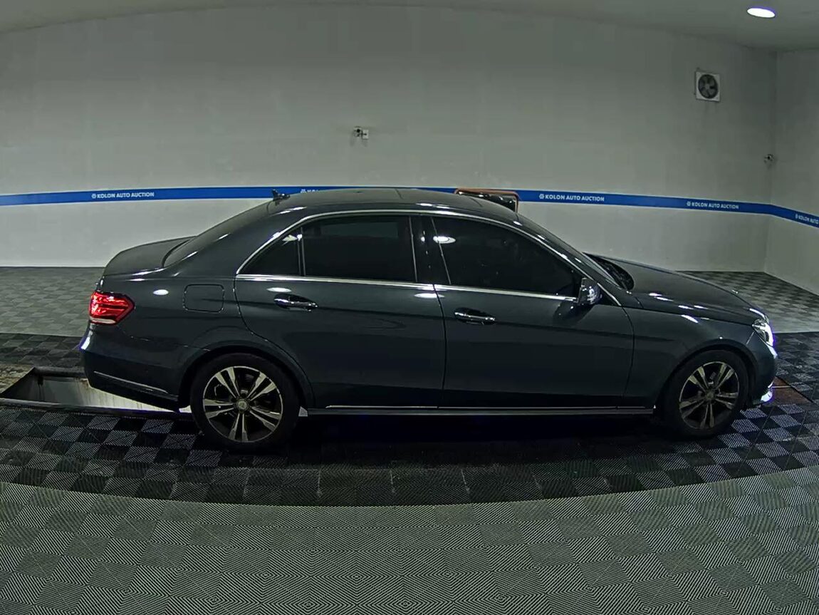 MERCEDES-BENZ E-CLASS (4TH GEN) E220 CDI BLUETEC AVANTGARDE 2016 - zdjęcie 4