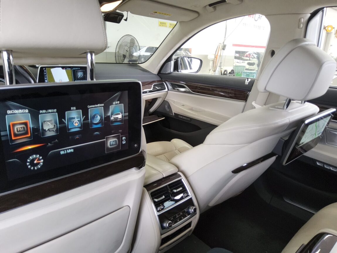 BMW 7 SERIES (6TH GEN) 750Li xDRIVE LUXURY 2016 - zdjęcie 21