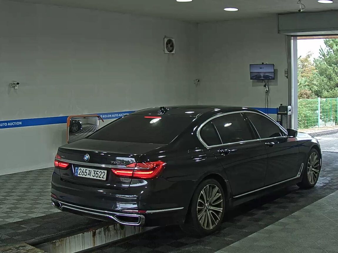 BMW 7 SERIES (6TH GEN) 750Li xDRIVE LUXURY 2016 - zdjęcie 5