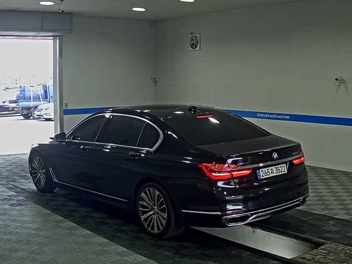 BMW 7 SERIES (6TH GEN) 750Li xDRIVE LUXURY 2016 - zdjęcie 6