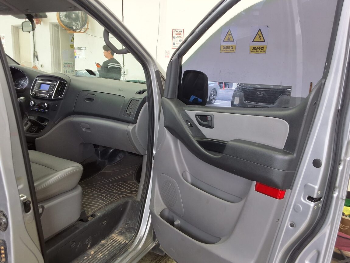 HYUNDAI THE NEW GRAND STAREX 5-SEATER DIESEL VAN SMART 2019 - zdjęcie 14