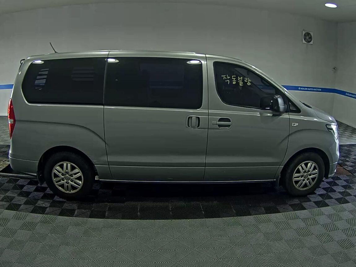 HYUNDAI THE NEW GRAND STAREX 5-SEATER DIESEL VAN SMART 2019 - zdjęcie 4