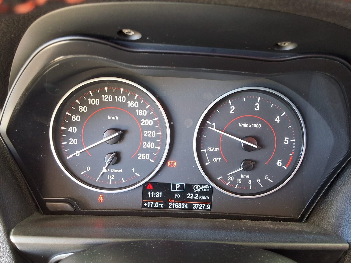 BMW 1 SERIES (2ND GEN) 5-DOOR 118d SPORT LINE 2016 - zdjęcie 10