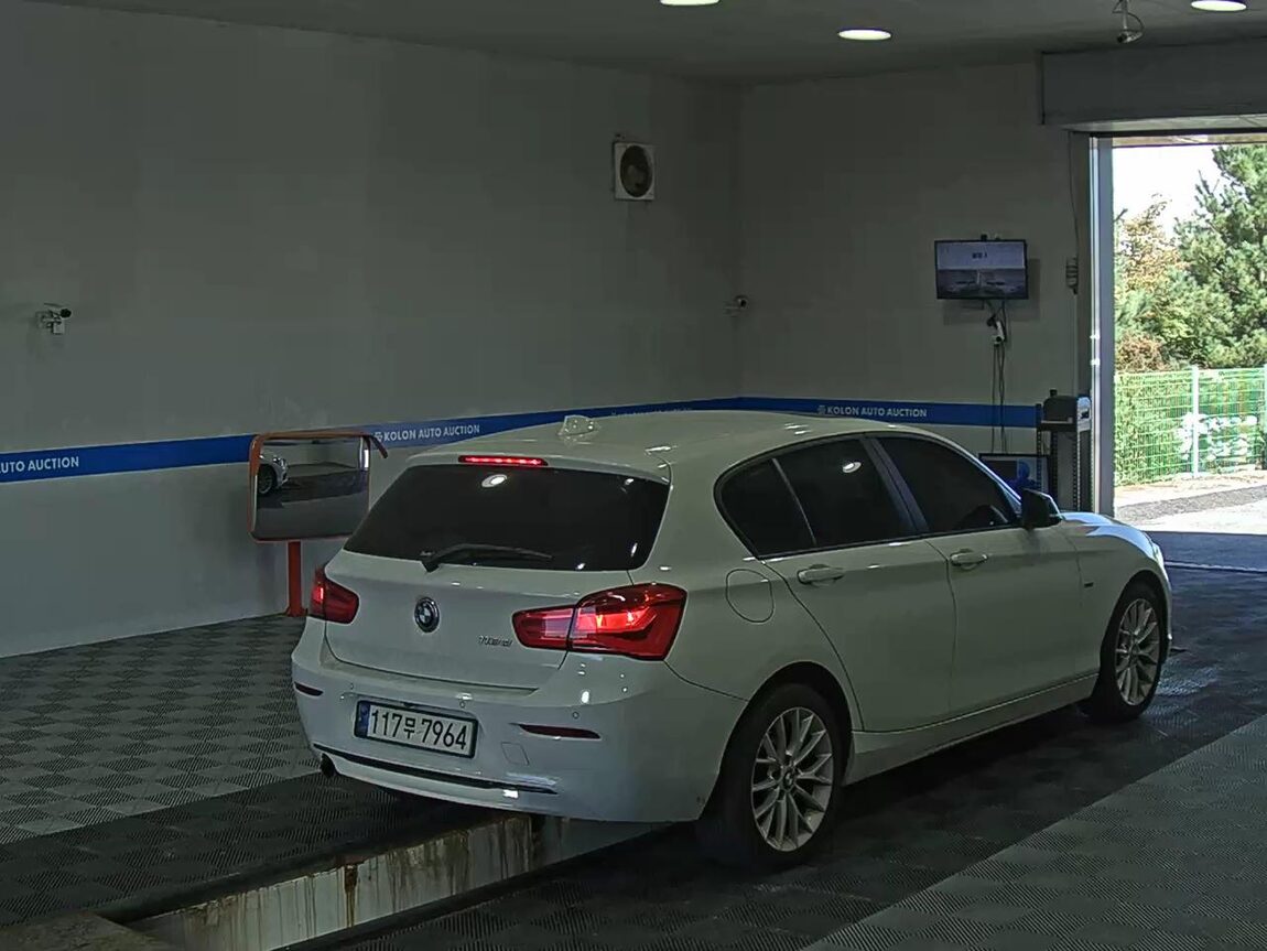 BMW 1 SERIES (2ND GEN) 5-DOOR 118d SPORT LINE 2016 - zdjęcie 5