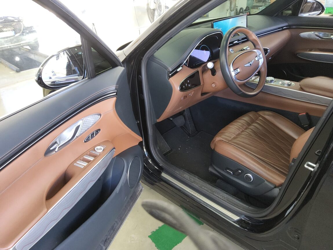 GENESIS GV70 2.5T 2WD BASE MODEL 2023 - zdjęcie 10