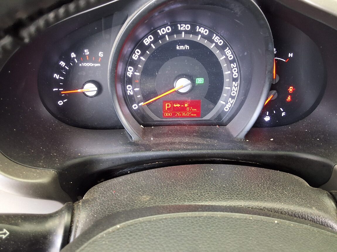 KIA THE NEW SPORTAGE R DIESEL R2.0 2WD TRENDY 2014 - zdjęcie 9