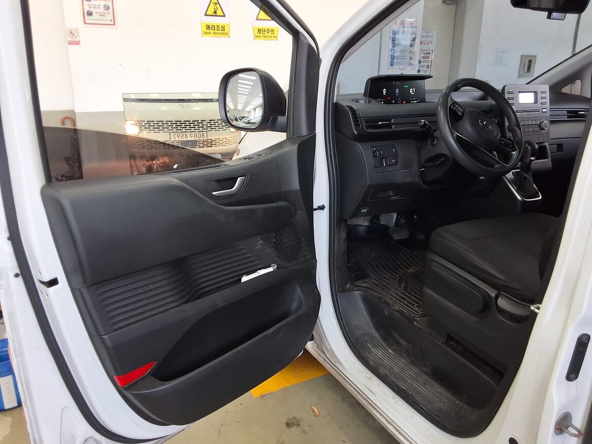 HYUNDAI STARIA 2.2 DIESEL CARGO 3-SEATER SMART 2023 - zdjęcie 10