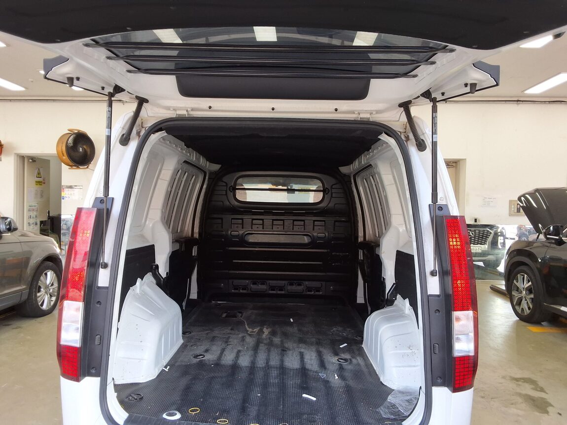 HYUNDAI STARIA 2.2 DIESEL CARGO 3-SEATER SMART 2023 - zdjęcie 15