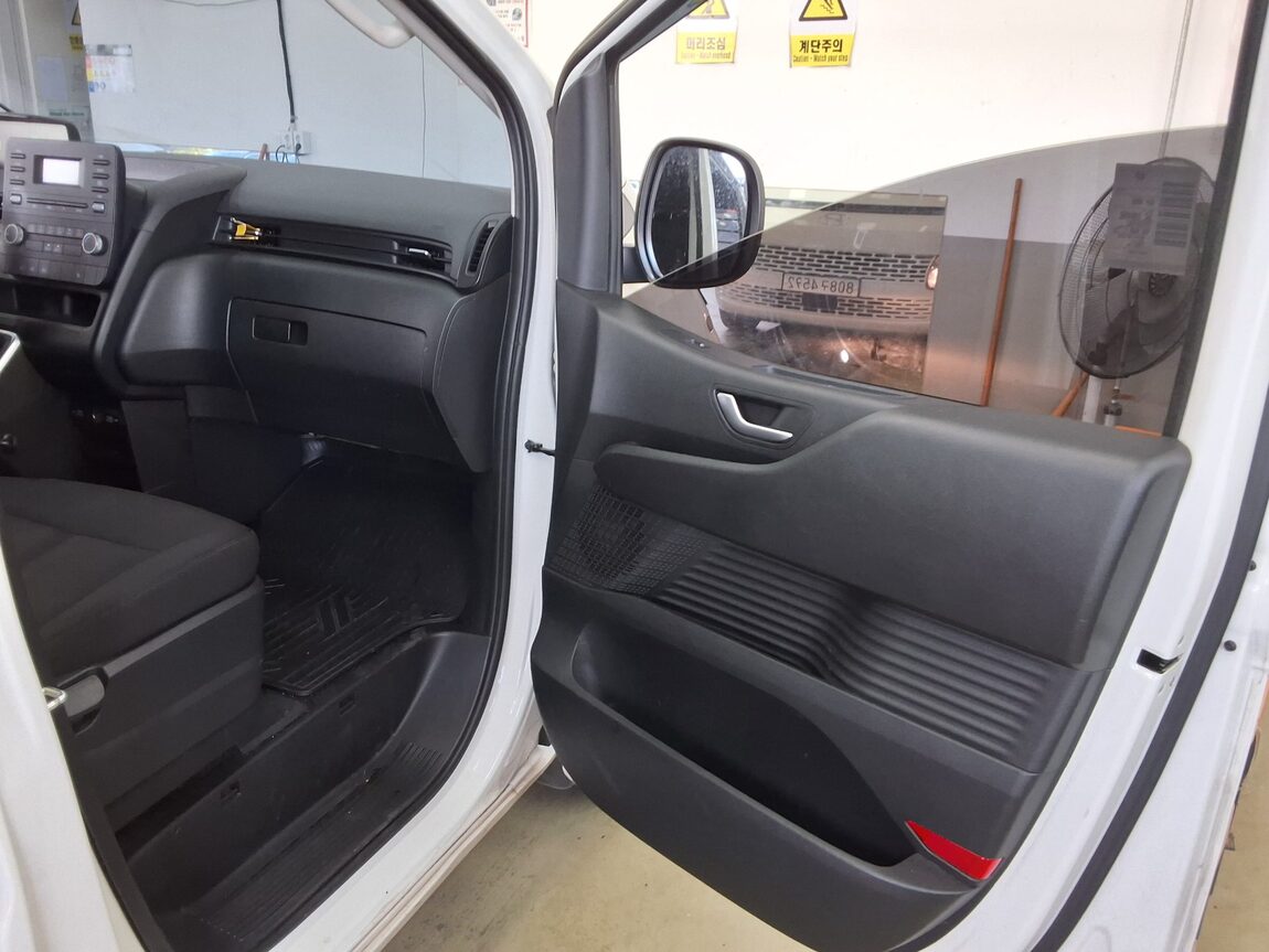 HYUNDAI STARIA 2.2 DIESEL CARGO 3-SEATER SMART 2023 - zdjęcie 14