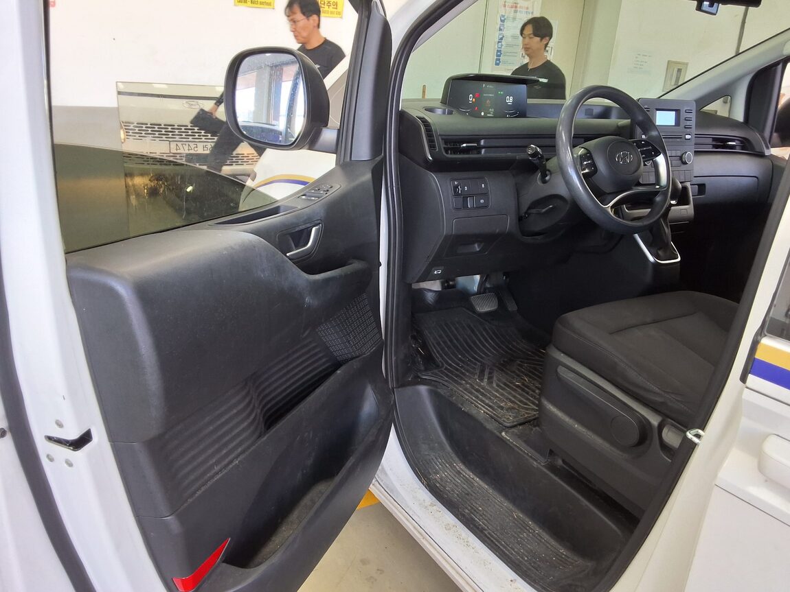 HYUNDAI STARIA 2.2 DIESEL CARGO 5-SEATER SMART 2022 - zdjęcie 10