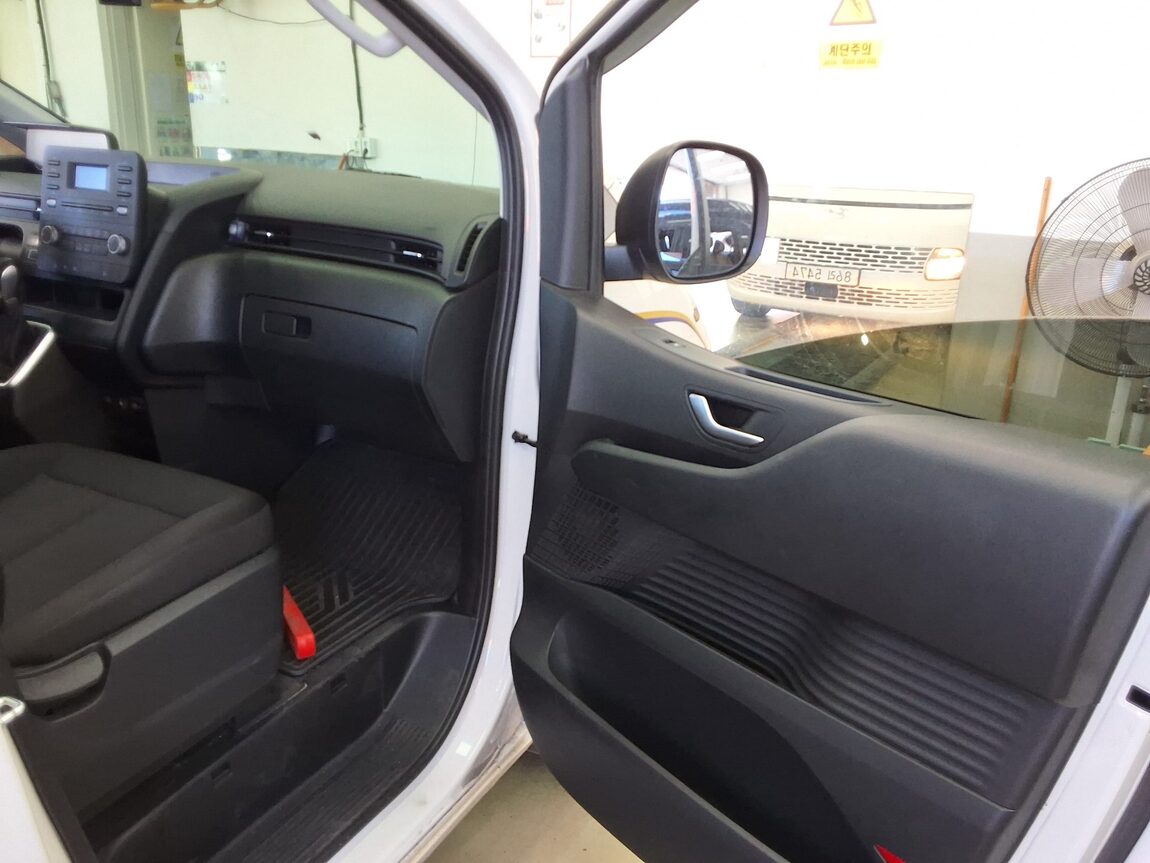HYUNDAI STARIA 2.2 DIESEL CARGO 5-SEATER SMART 2022 - zdjęcie 14