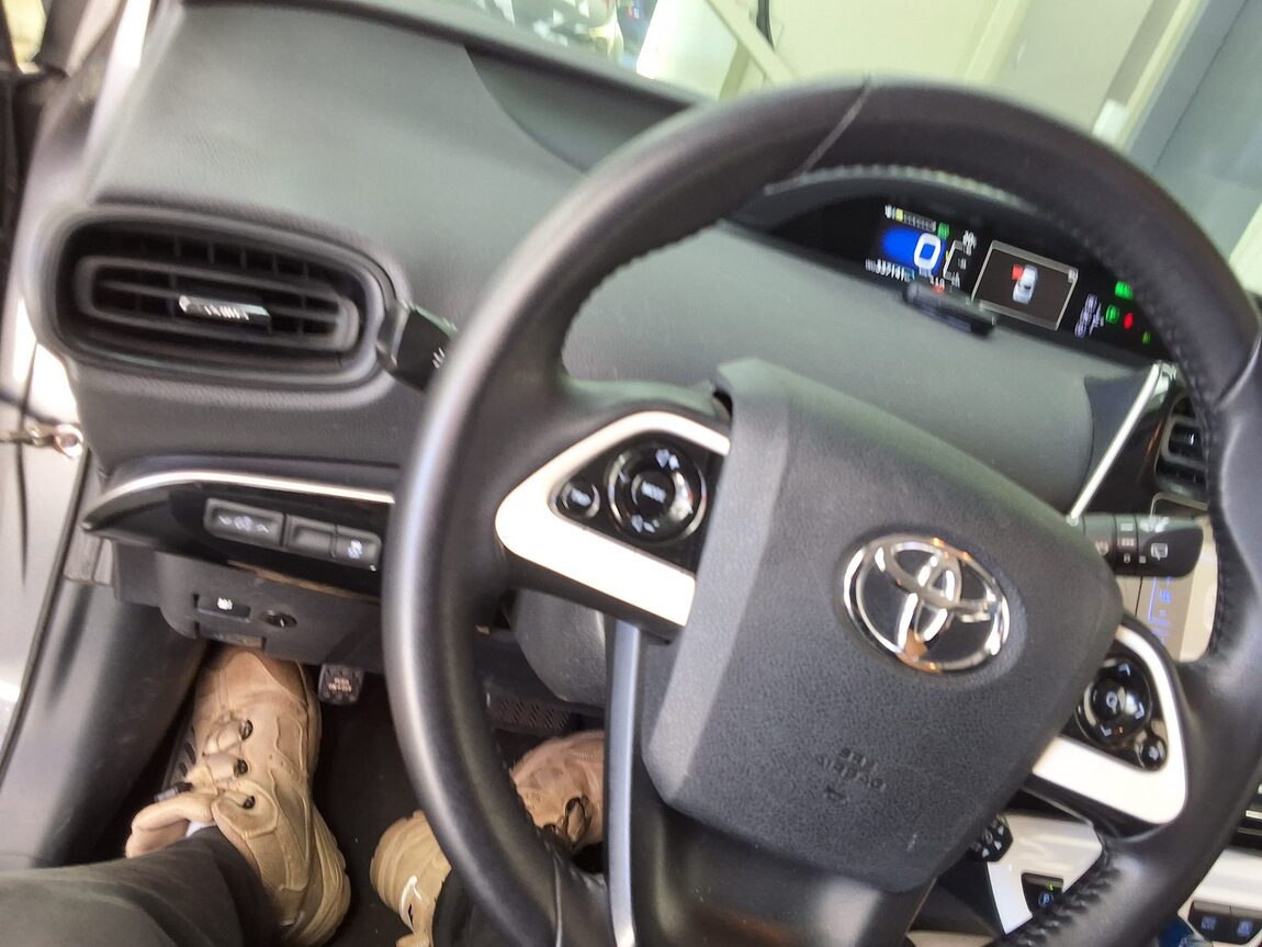 TOYOTA PRIUS (4TH GEN) 1.8 2017 - zdjęcie 23