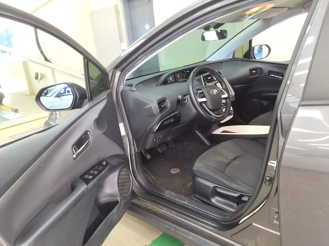 TOYOTA PRIUS (4TH GEN) 1.8 2017 - zdjęcie 11