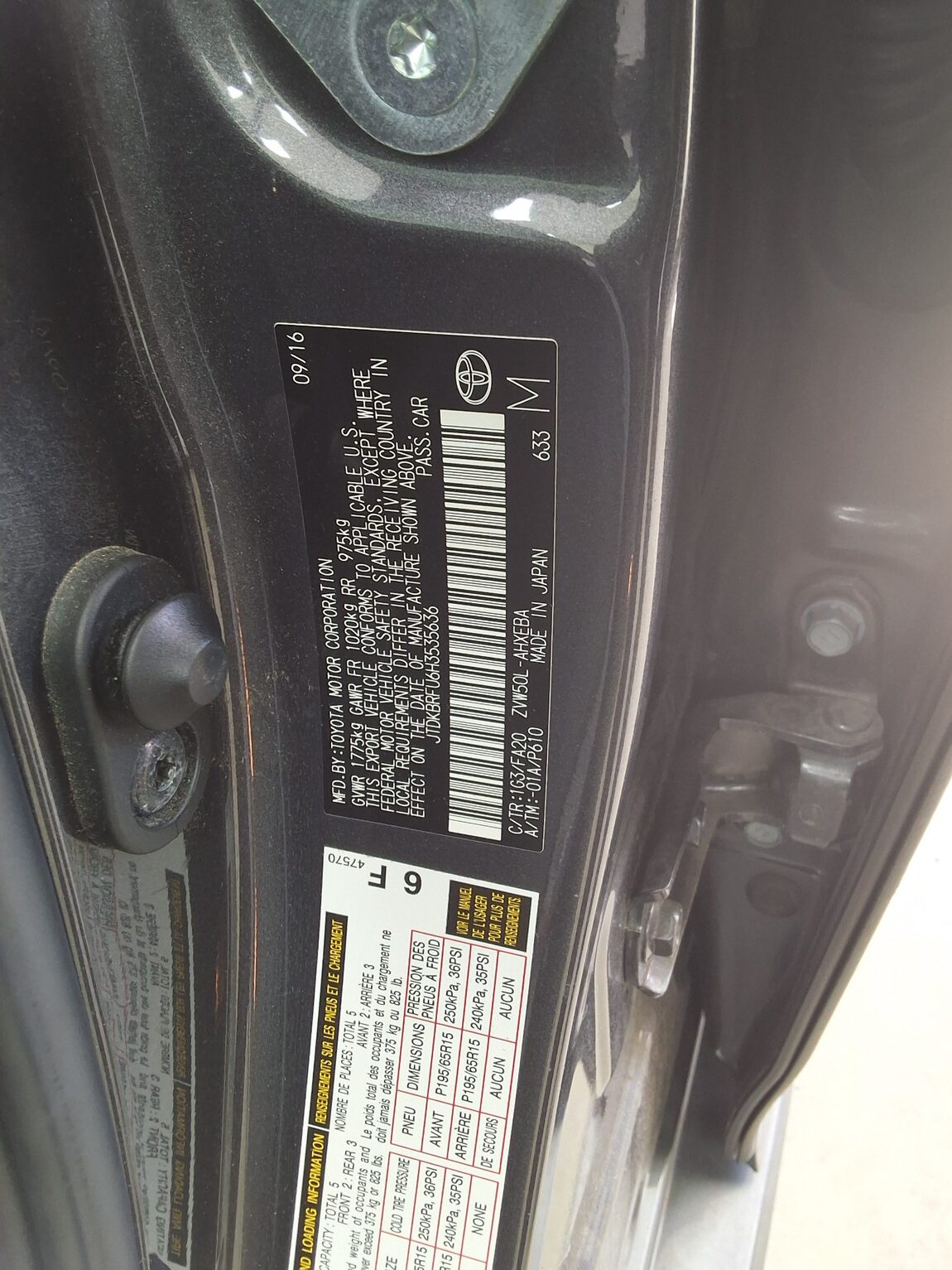 TOYOTA PRIUS (4TH GEN) 1.8 2017 - zdjęcie 17