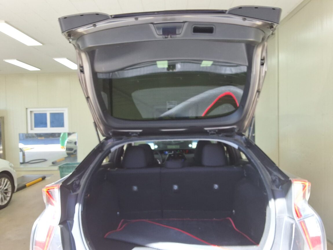 TOYOTA PRIUS (4TH GEN) 1.8 2017 - zdjęcie 16