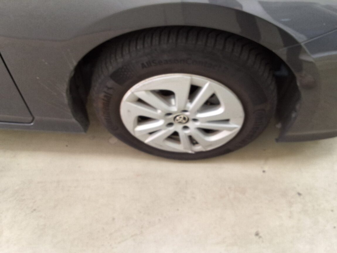 TOYOTA PRIUS (4TH GEN) 1.8 2017 - zdjęcie 21