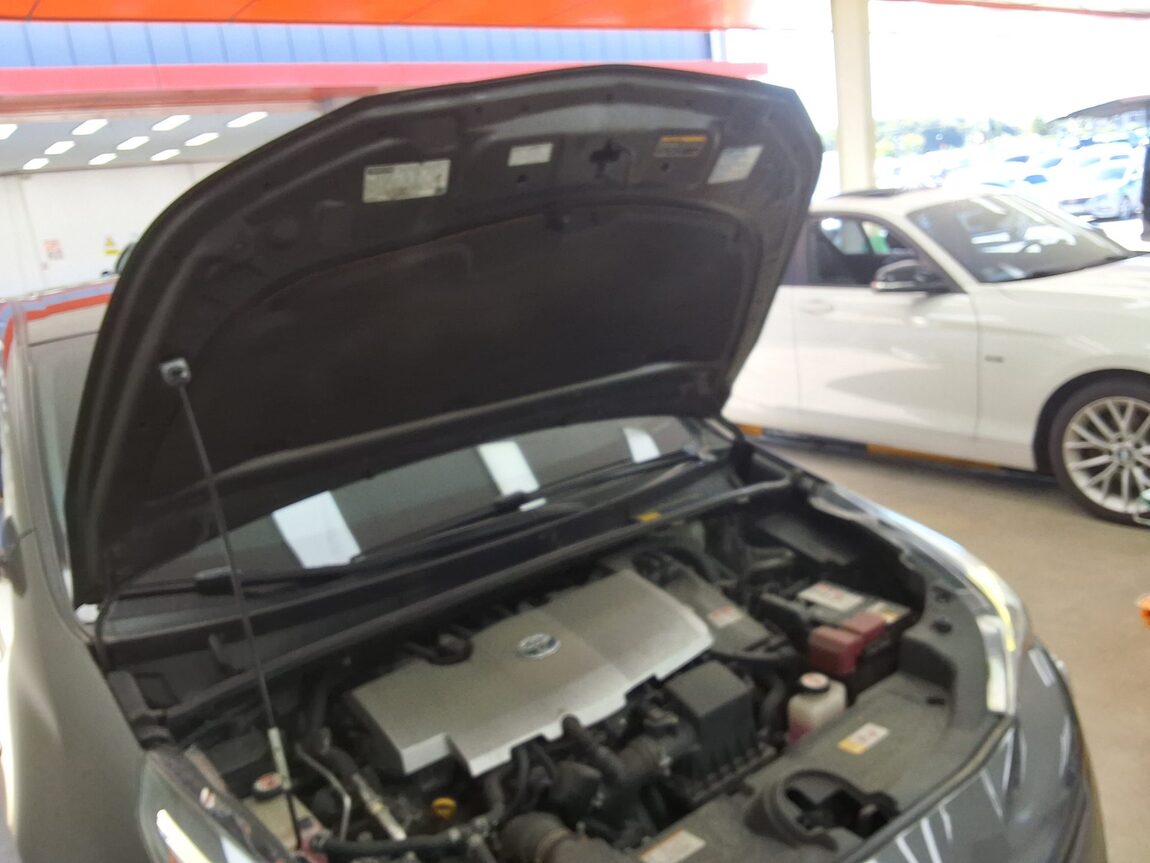 TOYOTA PRIUS (4TH GEN) 1.8 2017 - zdjęcie 18