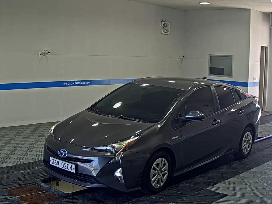 TOYOTA PRIUS (4TH GEN) 1.8 2017 - zdjęcie 2
