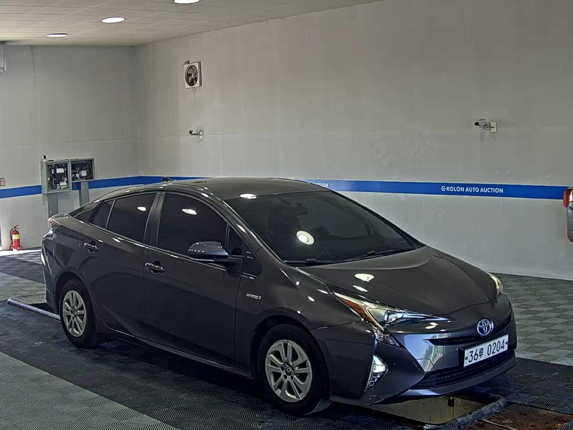 TOYOTA PRIUS (4TH GEN) 1.8 2017 - zdjęcie 3
