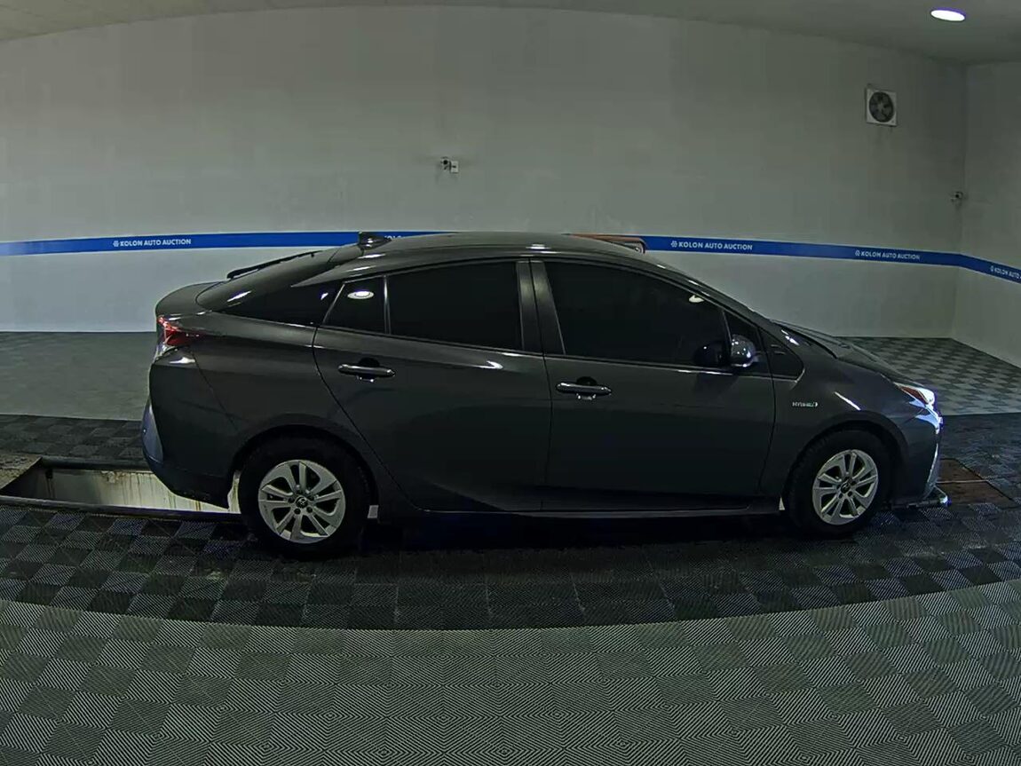 TOYOTA PRIUS (4TH GEN) 1.8 2017 - zdjęcie 4