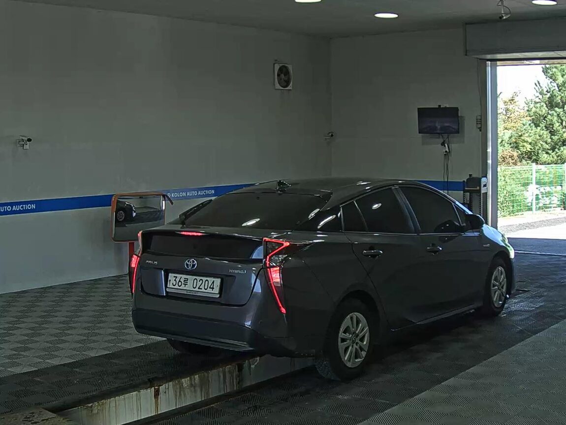 TOYOTA PRIUS (4TH GEN) 1.8 2017 - zdjęcie 5