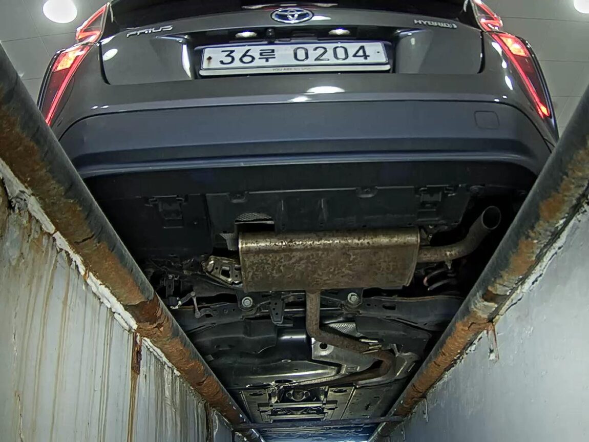 TOYOTA PRIUS (4TH GEN) 1.8 2017 - zdjęcie 8