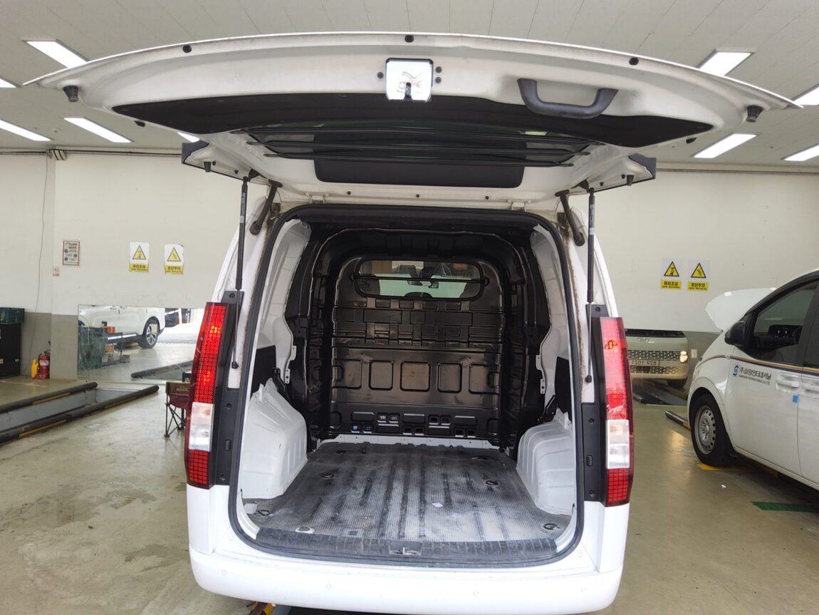 HYUNDAI STARIA 2.2 DIESEL CARGO 5-SEATER SMART 2022 - zdjęcie 15