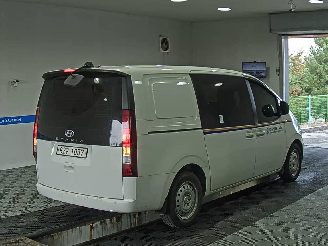 HYUNDAI STARIA 2.2 DIESEL CARGO 5-SEATER SMART 2022 - zdjęcie 5
