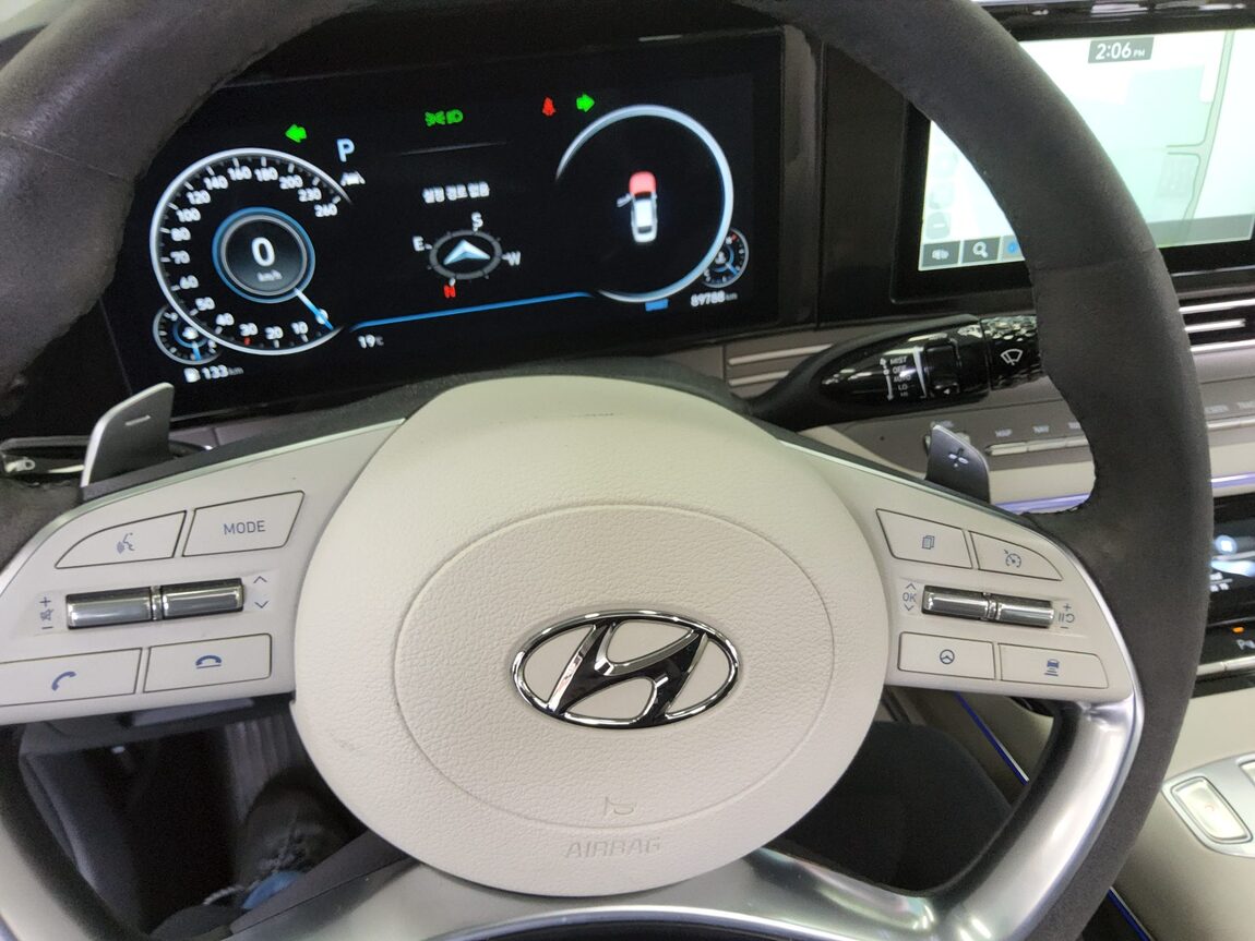 HYUNDAI THE NEW GRANDEUR IG GASOLINE 3.3 LE BLANC 2023 - zdjęcie 17
