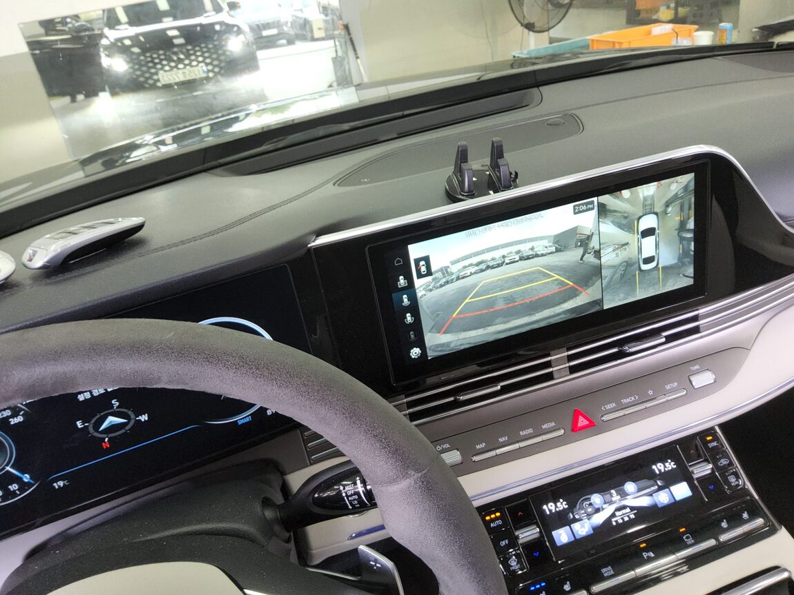 HYUNDAI THE NEW GRANDEUR IG GASOLINE 3.3 LE BLANC 2023 - zdjęcie 18