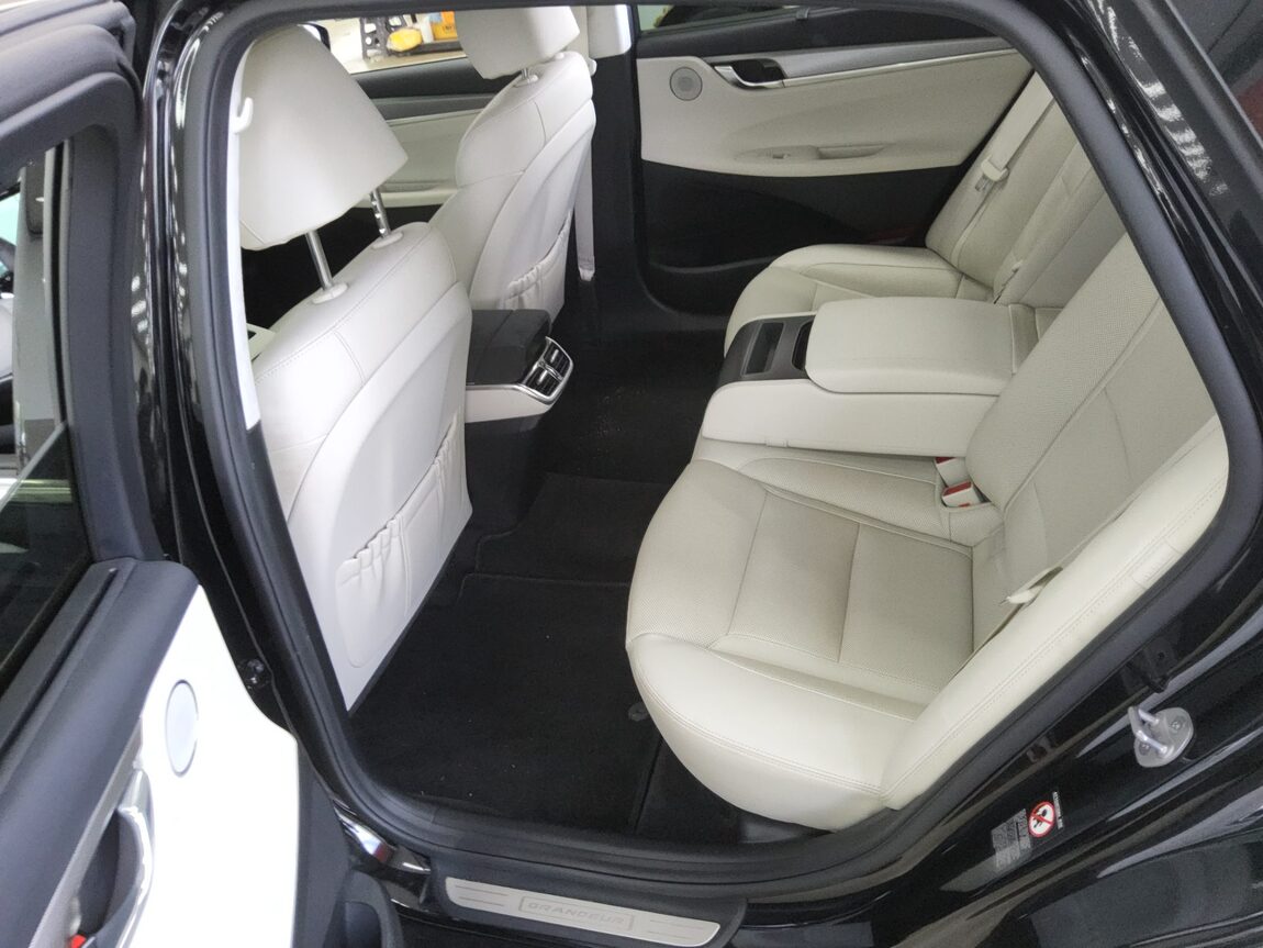 HYUNDAI THE NEW GRANDEUR IG GASOLINE 3.3 LE BLANC 2023 - zdjęcie 12