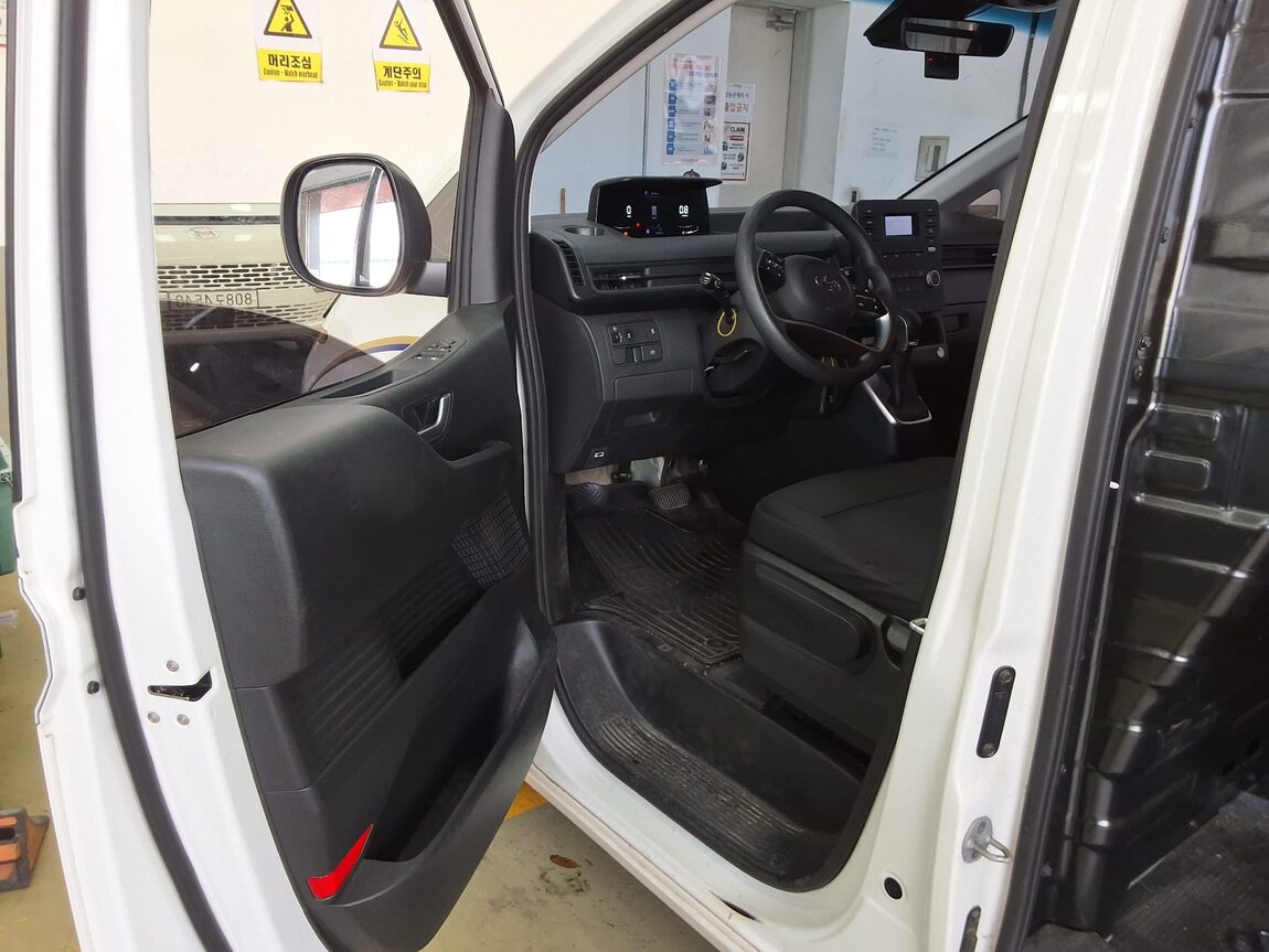 HYUNDAI STARIA 2.2 DIESEL CARGO 3-SEATER SMART 2023 - zdjęcie 10