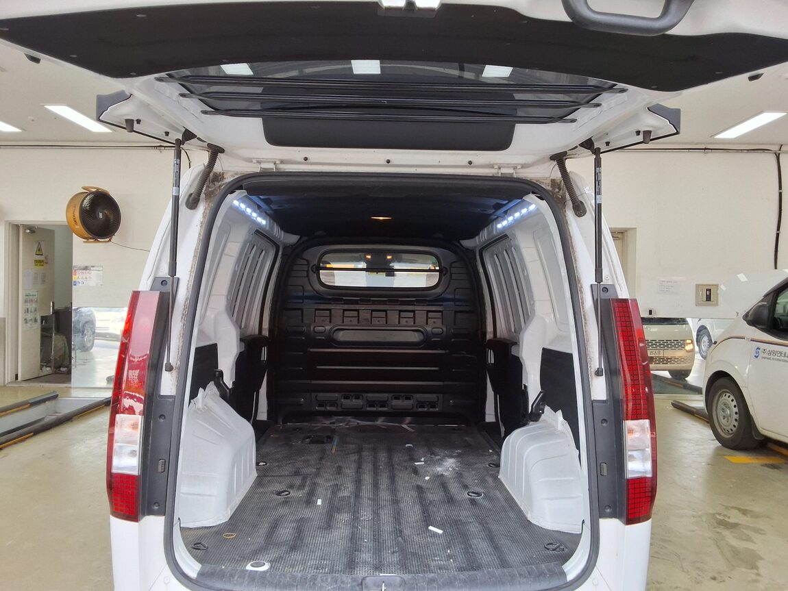 HYUNDAI STARIA 2.2 DIESEL CARGO 3-SEATER SMART 2023 - zdjęcie 15
