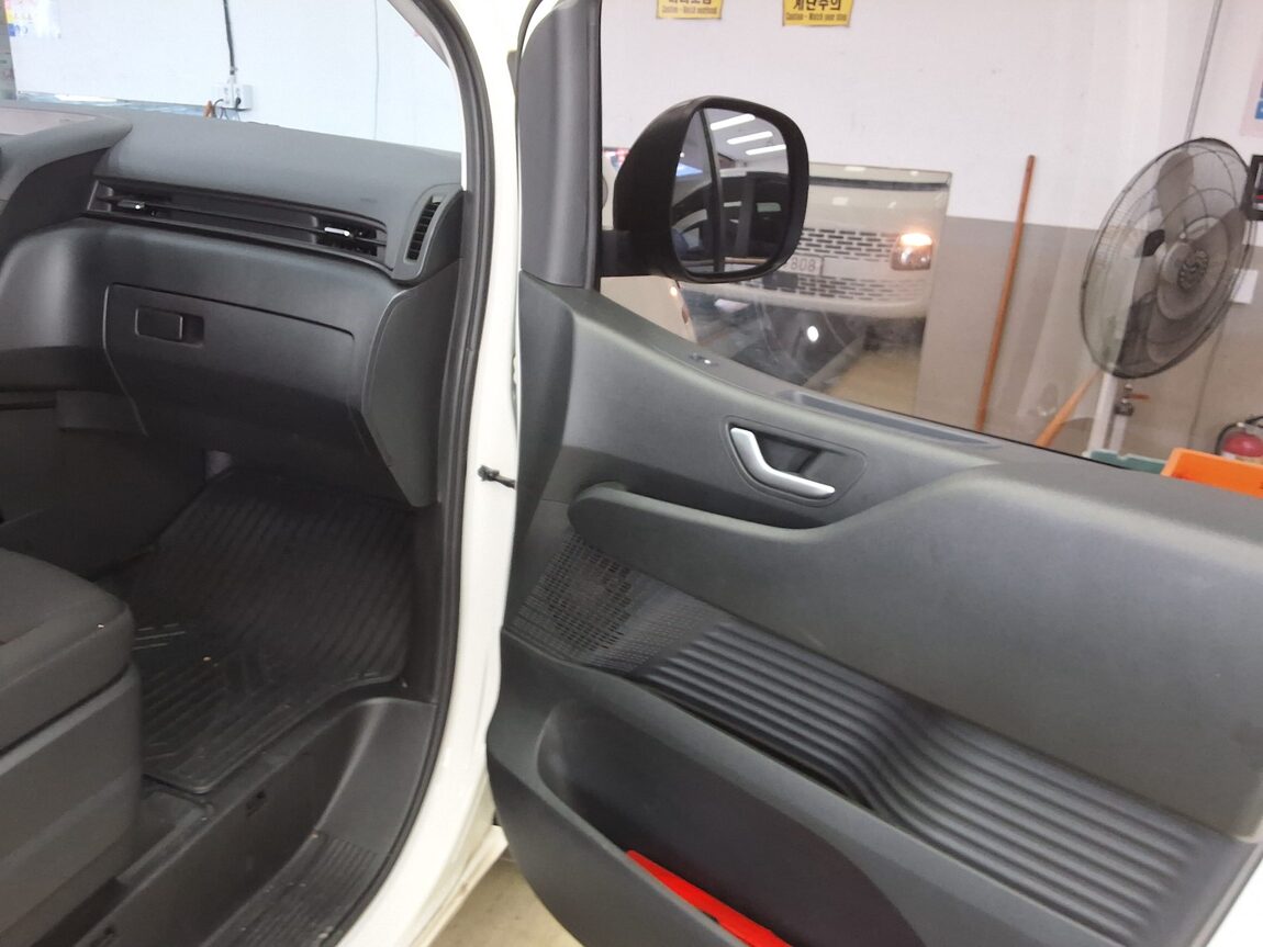 HYUNDAI STARIA 2.2 DIESEL CARGO 3-SEATER SMART 2023 - zdjęcie 14