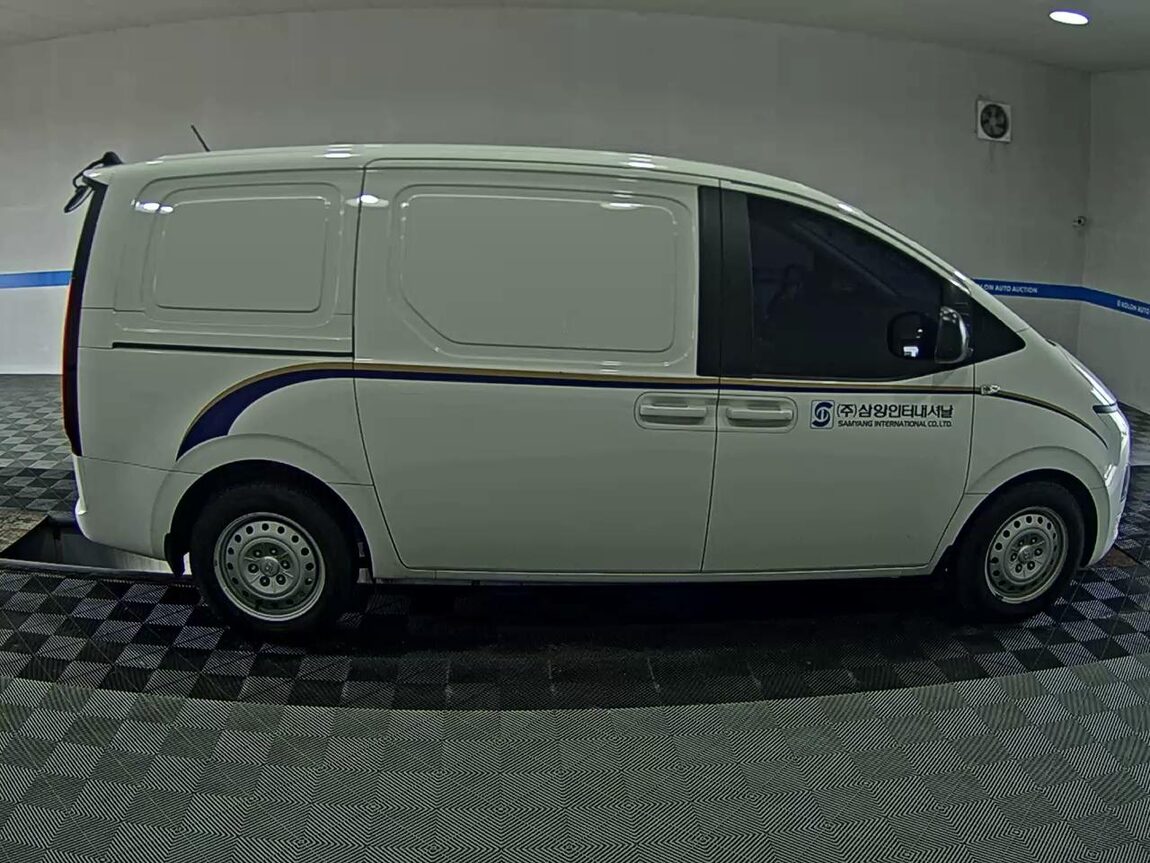 HYUNDAI STARIA 2.2 DIESEL CARGO 3-SEATER SMART 2023 - zdjęcie 4